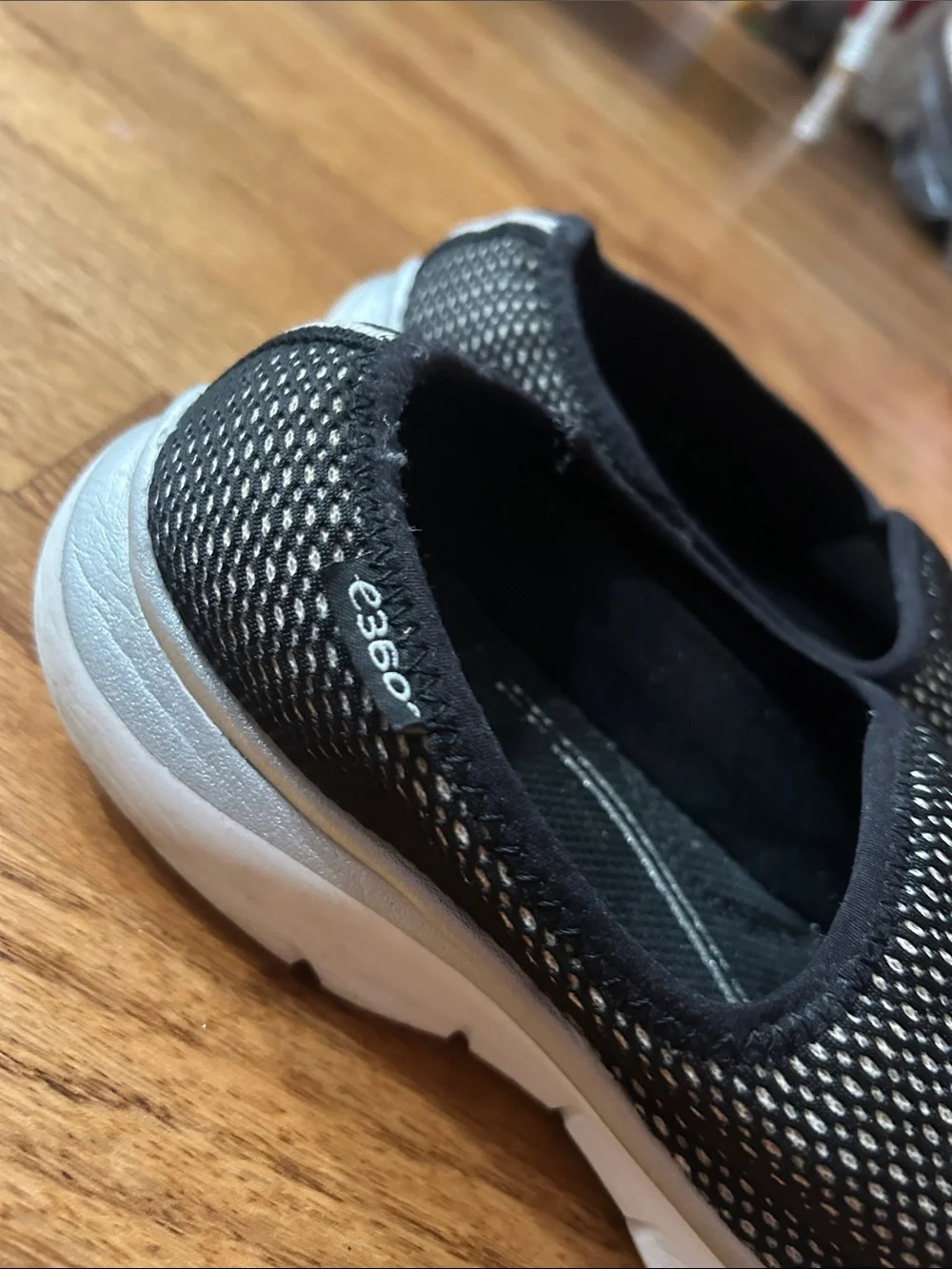 Easy Spirit 360 Make Moves Memory Foam Comfort Sneaker Black/ White Size 11